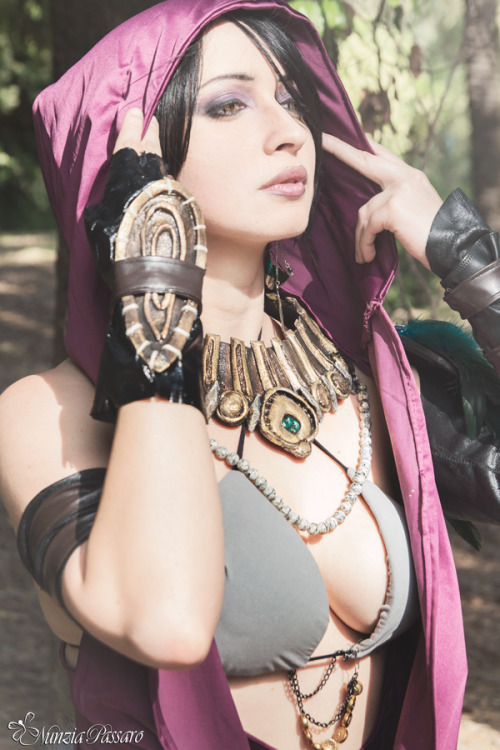 cosplay-galaxy:Morrigan - Dragon Age - Cosplay by NunziaPassaroPhoto