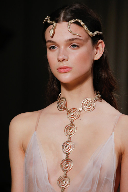 couture-heaux: Details at Valentino Spring 2016 Couture