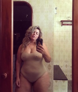 bodypositivism:  Fluvia Lacerda    FLUVIA