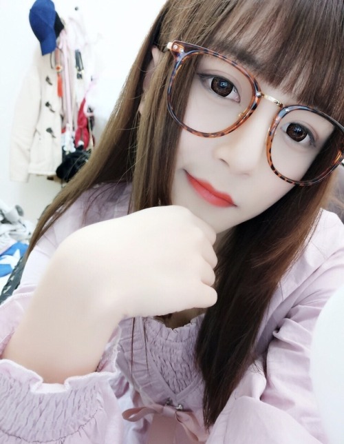 beikounaiyin: 一个人在家好无聊哇。 呜哇~ 乖乖等爸爸回来！ 等爸爸要我最爱吃的大rou棒！ 主页有宝宝联系方式喔！