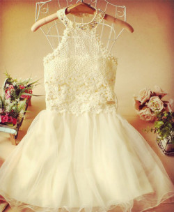 tbdressfashion:  lovely lace dress 