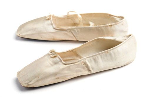charlestonmuseum:  These little white satin wedding slippers were worn by Maria Willard Grayson, the