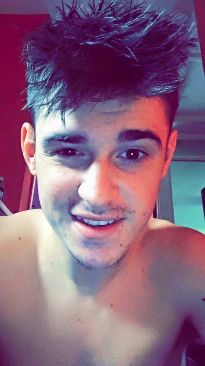 derrylads:Hot belfast boy! Nathan 21 foitballer, tatooed n very hot cock! 