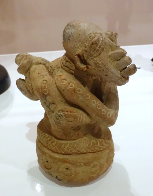 Bound figure (terracotta) of the Jenne people of the inland Niger River delta, in present-day Mali. 