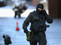 militaryarmament:  Armed police seen outside the Lindt Cafe, Martin Place on December 15, 2014 in Sydney, Australia.