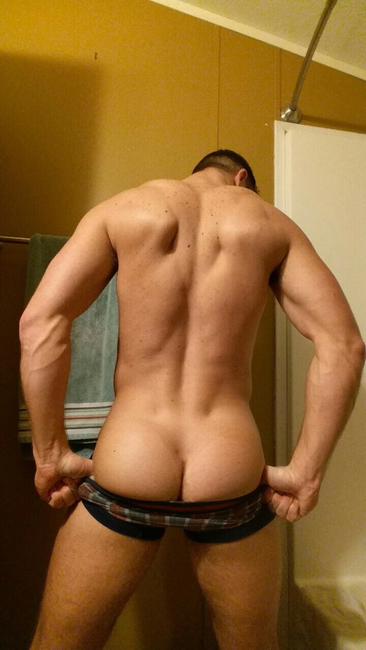 thingsilike90210:  txcwbysexy:txcwbysexy:  Sexy Ass Striptease  Sexy      (via TumbleOn)