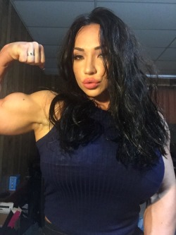 pussyconnoisseur6996:  Freaky Muscle Chick Brandie 💪