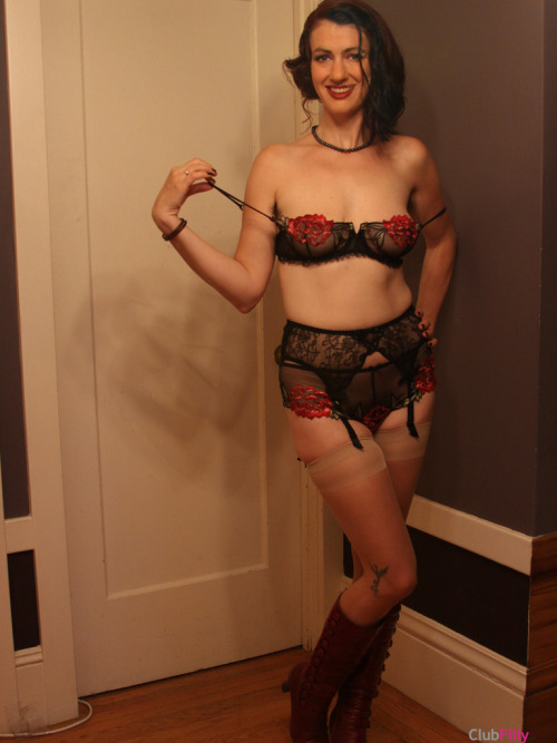 cat-couture123:  More hairy girl on http://cat-couture123.tumblr.com