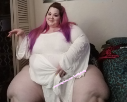 bubblybootybabe:Uploaded a lot to https://onlyfans.com/bubblybooty And posted a new clip https://www.clips4sale.com/studio/130003/20081469/Fat+girl+Wiggling+her+way+into+tight+shorts Wow! Your one hot sexy SSBBW Goddness that I&rsquo;d love to meet