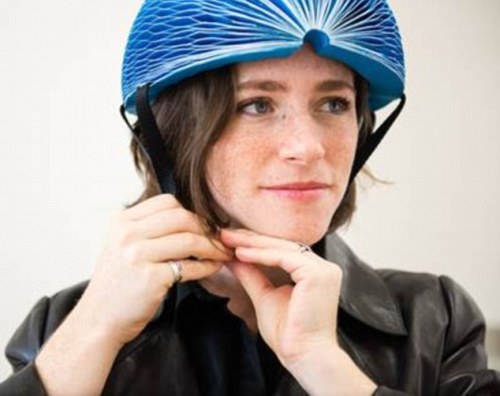 Isis Shiffer wins the James Dyson Award for her foldable paper bicycle helmetWith a honeycomb-like s