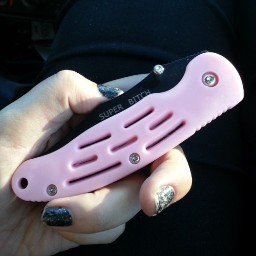 islandprincesa:  girlspice:  Look at this knife  ♡ 