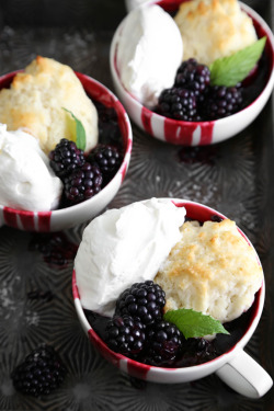 gastrogirl:  blackberry cobbler mugs. 