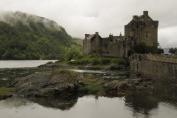 katiewilsonxp:  Some pretty pictures I found from my trip to Scotland. Castle Eileen Donan.  