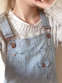 kyoog:  yesss i can wear dungarees in winter ❄️