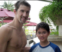 theseprezelsaremakingmethirsty:  sparklesandchalk:  In 2008, Joseph Schooling met his childhood hero Michael Phelps.  In 2016, Joseph beat Michael for Olympic Gold.  Oh my god that’s incredible 