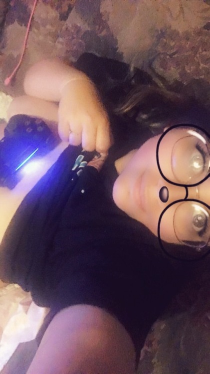 bestestlittlelolita: Ready to play 18+ ♥️ comment or reblog with your fav video games and I&