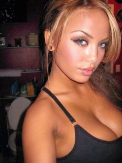 jenakrone:  Sexy self-shot along with excellent entire body http://is.gd/6ySUfZAZQ2RVTFx