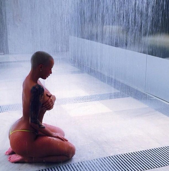 famousboobs:  Amber Rose
