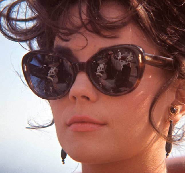 woodnnatalie:Natalie Wood on the set of The Great Race, 1965. https://painted-face.com/
