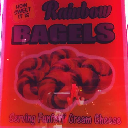 #rainbowbagels #funfetti #bagels #brooklyn #windowshopping (at Brooklyn, New York)