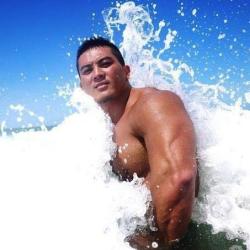 shokochocochanel:  demoncontrol:  Beautiful man beautiful ocean  shokochocochanel.tumblr.com TWITTER: twitter.com/shokchocochanel 