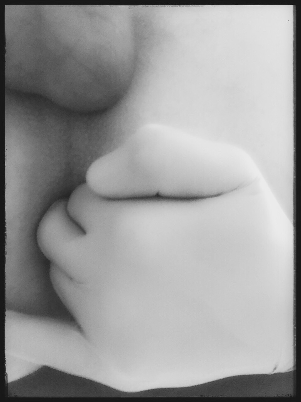 shizzler: black-and-white-erotic-art:  Explore…  Mmmmmm… 