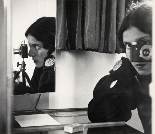 grandes-fotografos - Ilse Bing self-portrait1931 and 1986