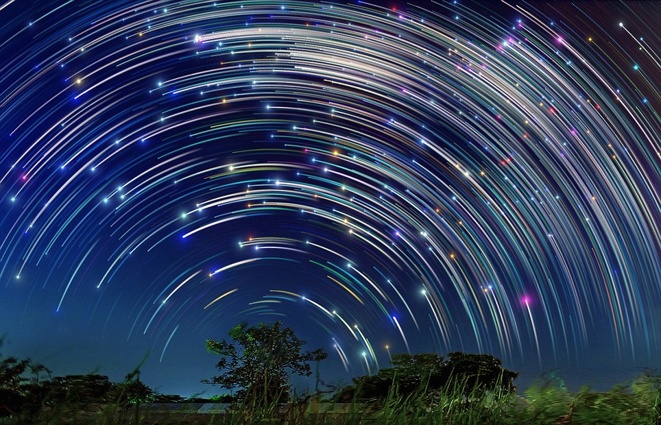 nubbsgalore:  these star trail composite images, created by stacking several photos