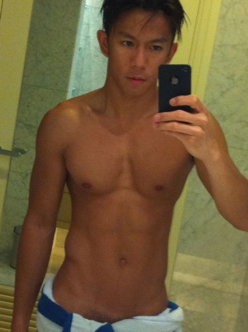 sgprotein: swimerjox:Ohwowsgboi Hotter than he thinks.