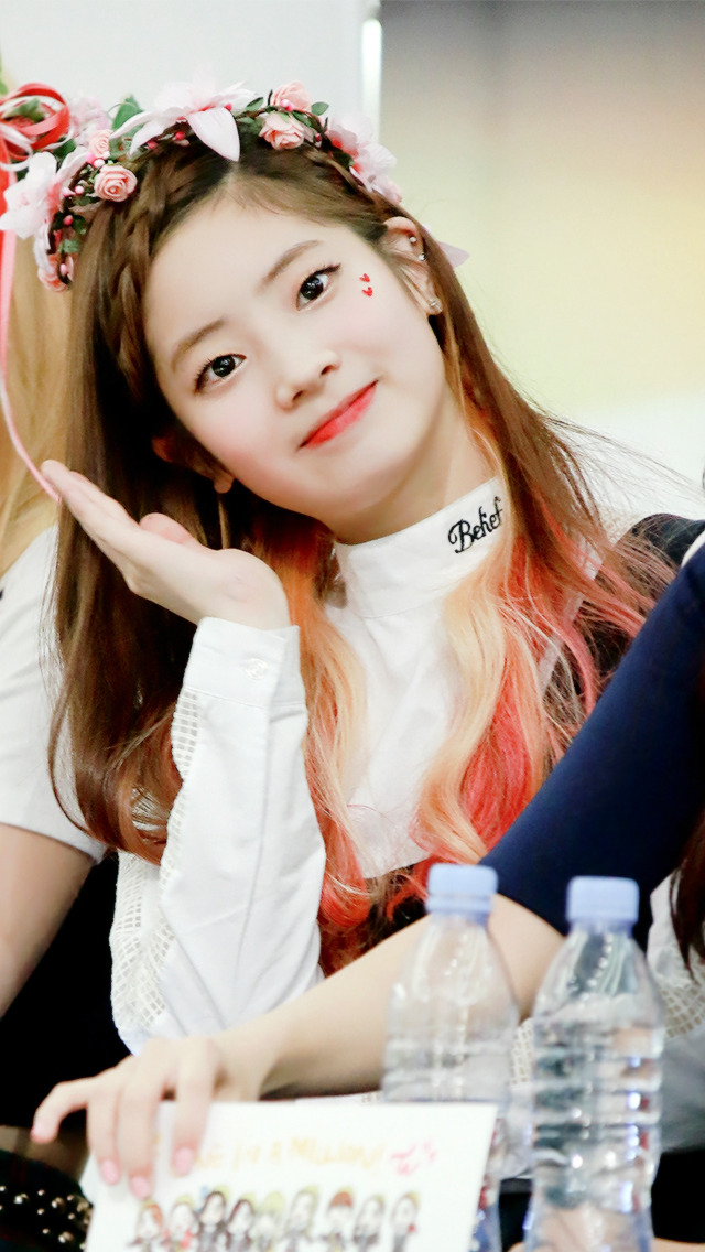 seoulicons:  dahyun wallpapers/lockscreens© to @itsyulsic &amp; like or reblog