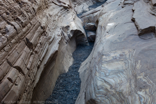 Smooth Marble par Kurt Lawson Via Flickr : Smooth, water carved marble lines the canyon walls i