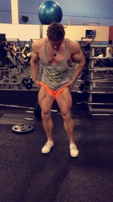 sexweightsandproteinsh4kes:  Aaron Curtis