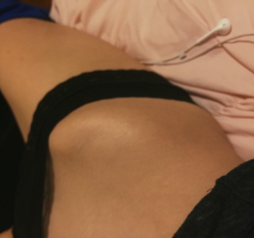 fuckedup-lovedrunk: Hip bones beginning to show