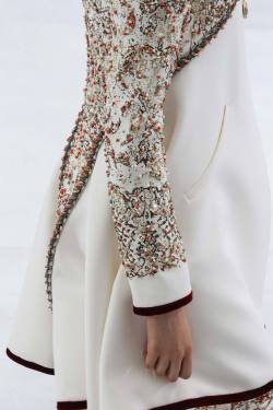 klearly-klassy:  girlannachronism:Chanel fall 2014 couture details   kkxo