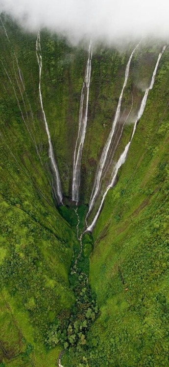 omgshowmetheworld:   2000 ft. Waterfalls, Hawaii   