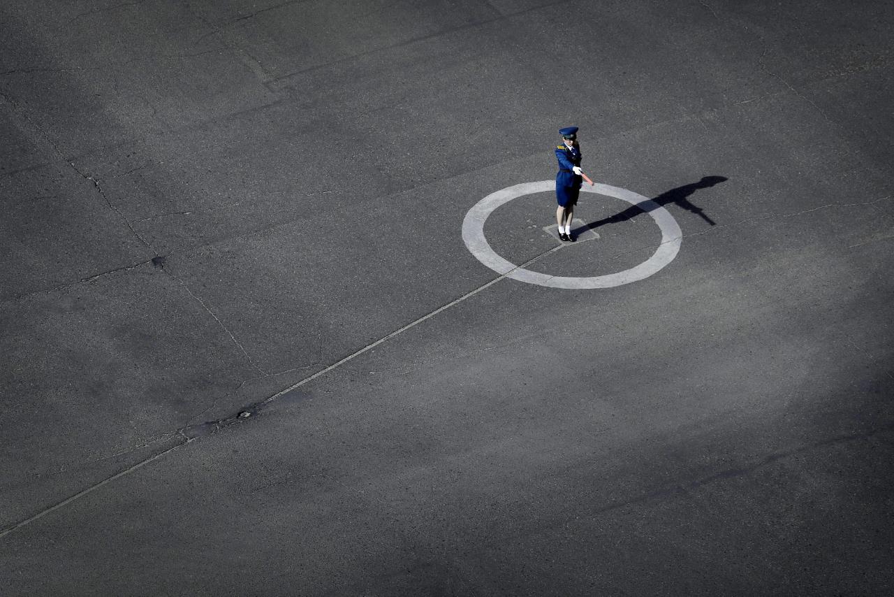 loverofbeauty:
“  North Korean traffic police, Pyongyang, North Korea. (Photo by Wong Maye-E/AP Photo)
”