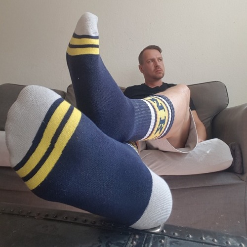 soxsneaksboots: Best attitude to urn a sockfoot worship