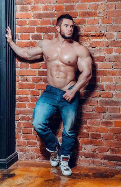 Awesome looking pecs and impressive arms - WOOF