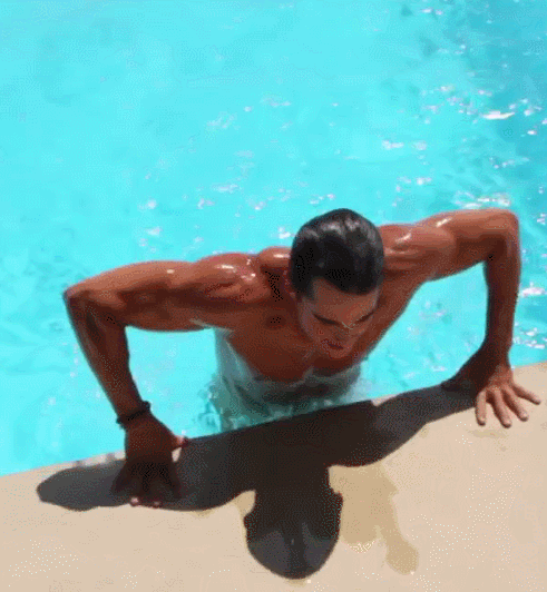 theheroicstarman:  Pietro Boselli’s bulging blue speedos. 