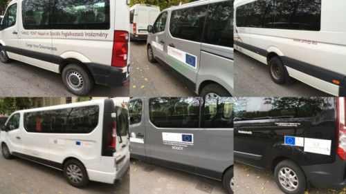 ( EU-támogatással vett önkormányzati kisbuszokkal szállították a nézőket Orbán Viktor EU-gyalázó beszédére )