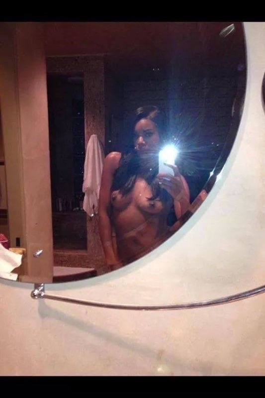 thuggluva:  Apparently these are the Gabrielle Union iPhone leaks. This bitch will