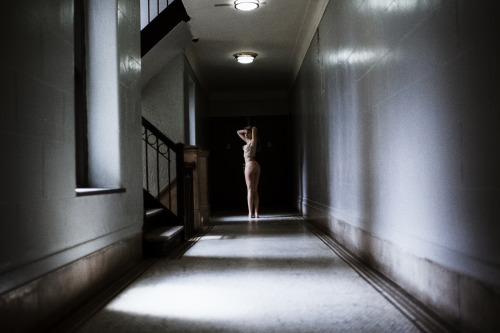 shitjimmyshoots:  Kirsten Brooke in her hallway, 2016 -Jimmy O’Donnell 