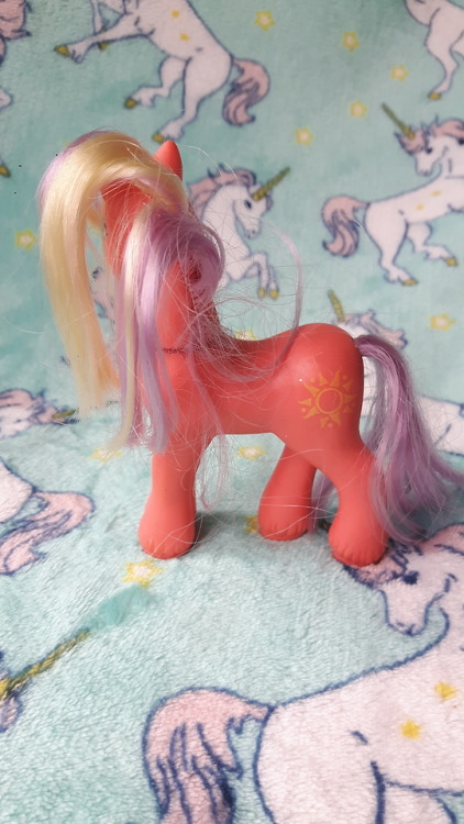 G2 Sundance released in 1997 under the magic motion line of ponies! Twist her head and her tail move