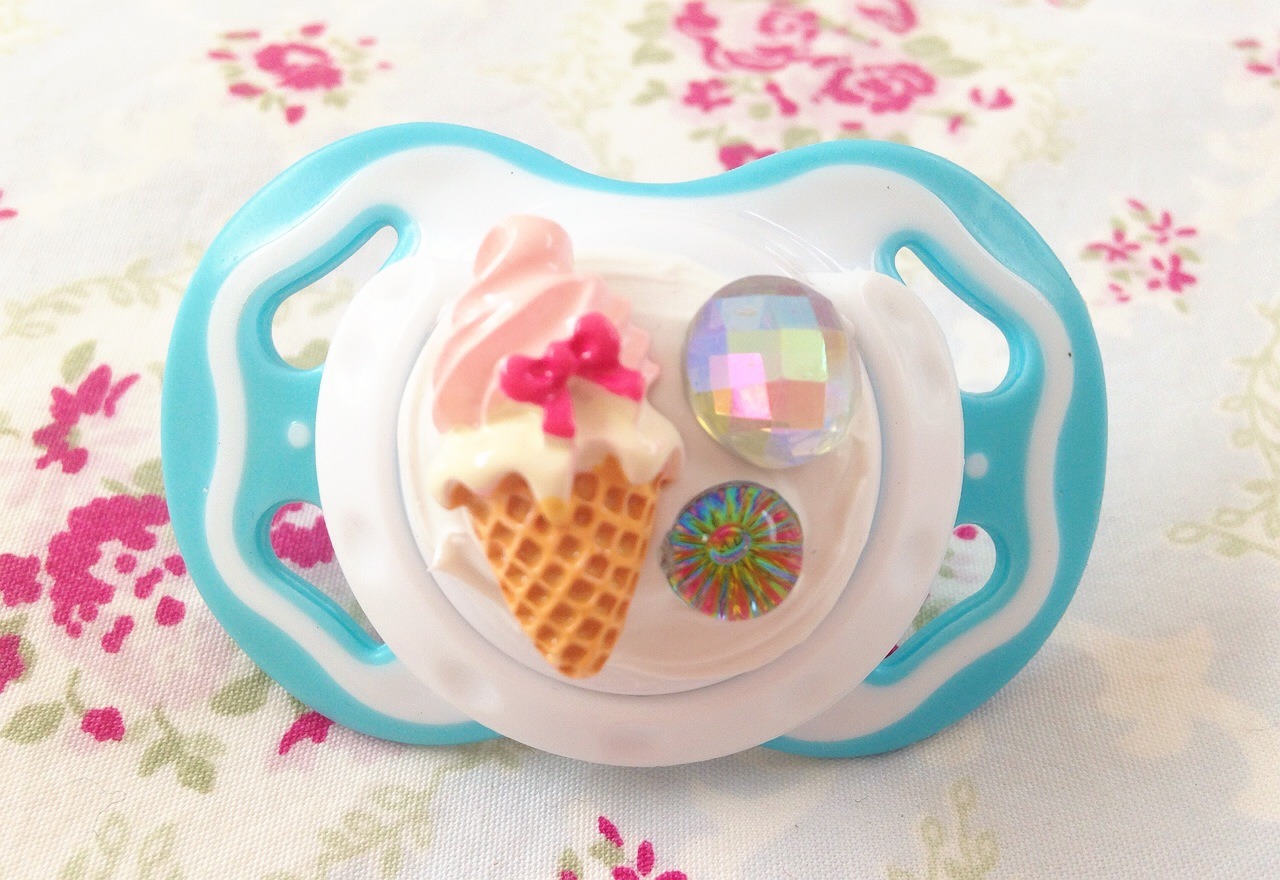 naughtyy-little-princesss:  pottycakes:  www.etsy.com/shop/LittlePottyCakes HI HI