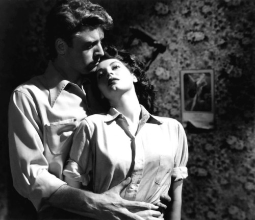 wehadfacesthen: Burt Lancaster and Ava Gardner in The Killers  (Robert Siodmak, 1946)