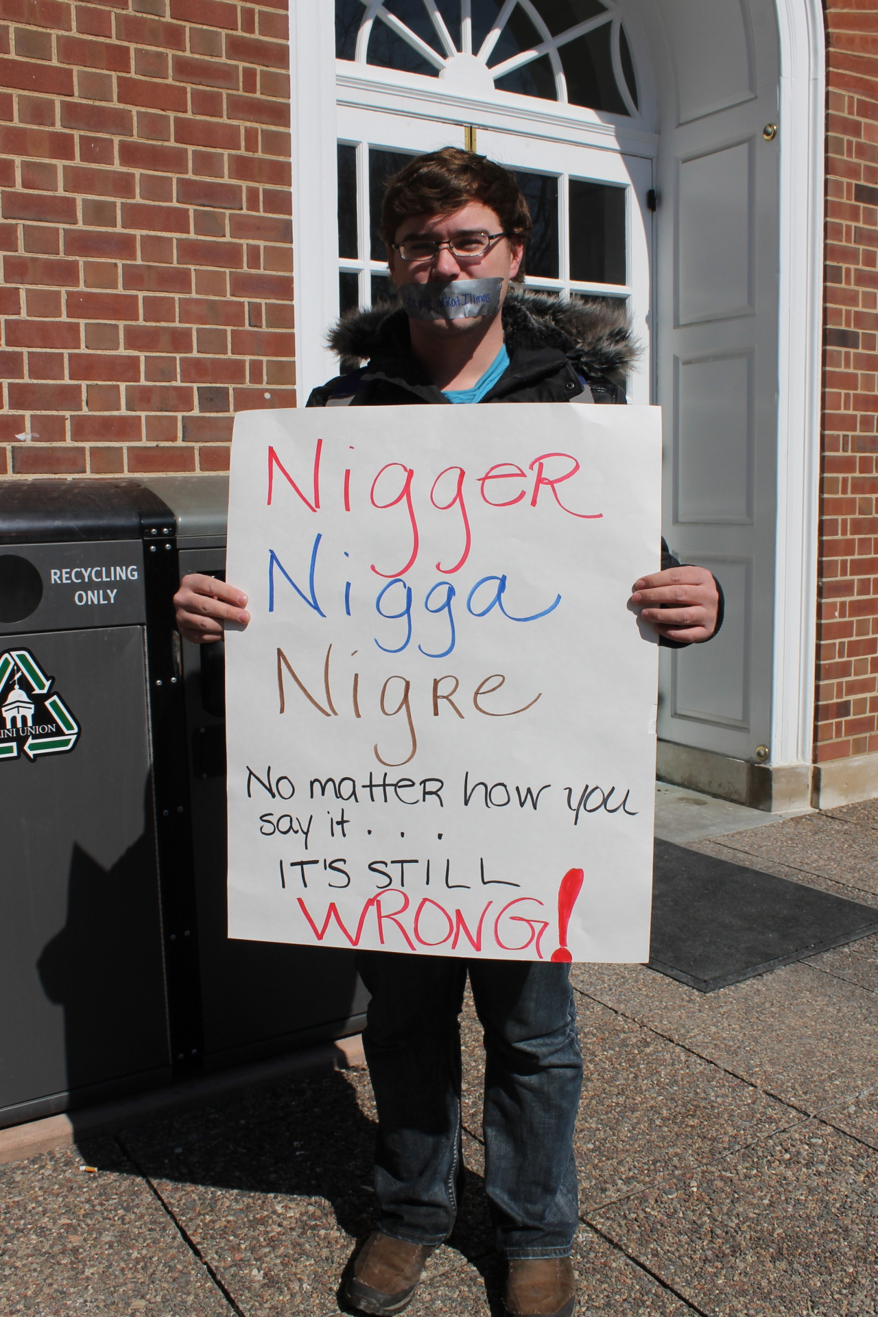 gabi-thompson:  Several University of Illinois Students gathered on the quad for