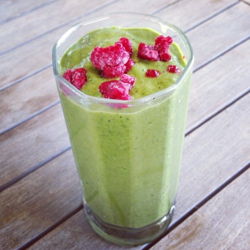 prettyandfit:wonderfulyou:Good morning, world! Here is a recipe for a super smoothie to start this d