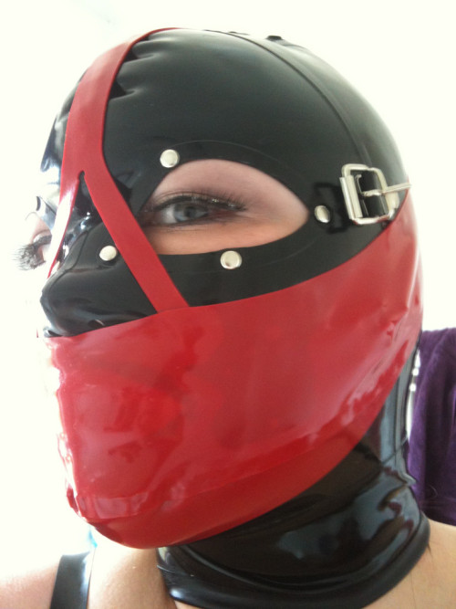 kinkyconverse:  sexy ball gagged ladies ;)  