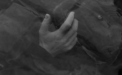 amanecernocturno:Skammen (a.k.a. Shame) (Ingmar Bergman, 1968): hands.