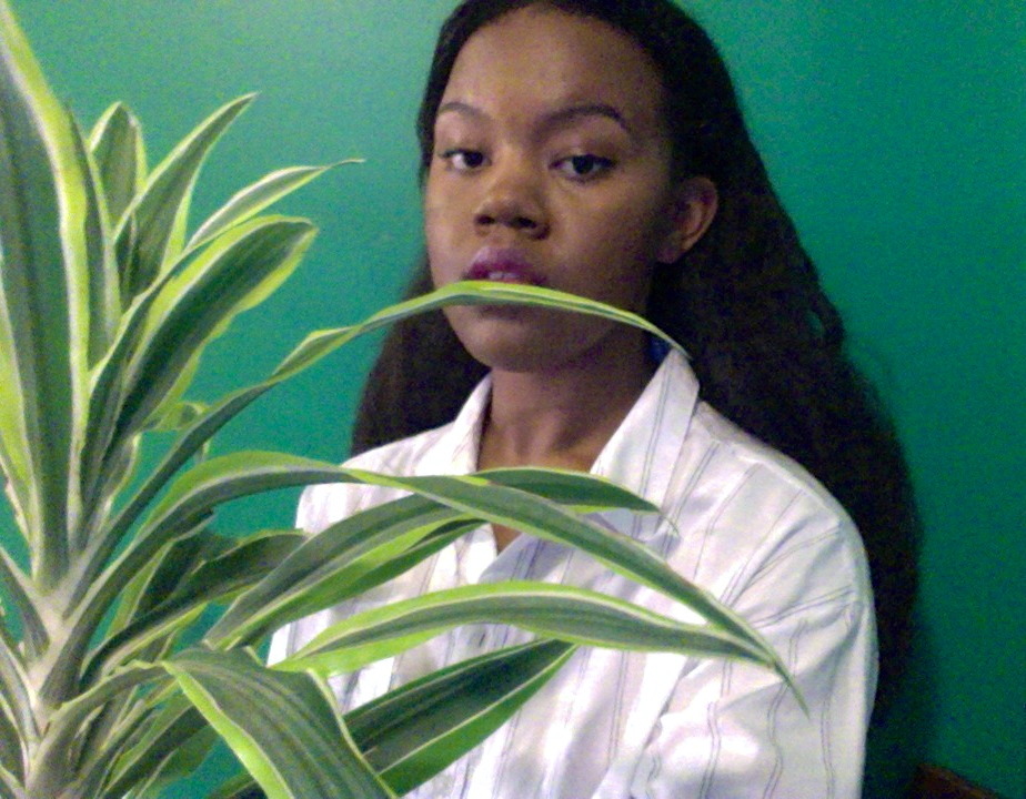 mangoestho:  🌿[“NO LIE “DRAKE FT. TWO CHAINZ BLARES IN THE BACKGROUND]🌿
